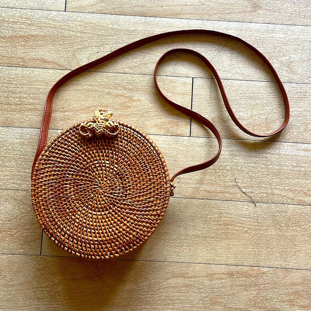 Round Woven Rattan Purse